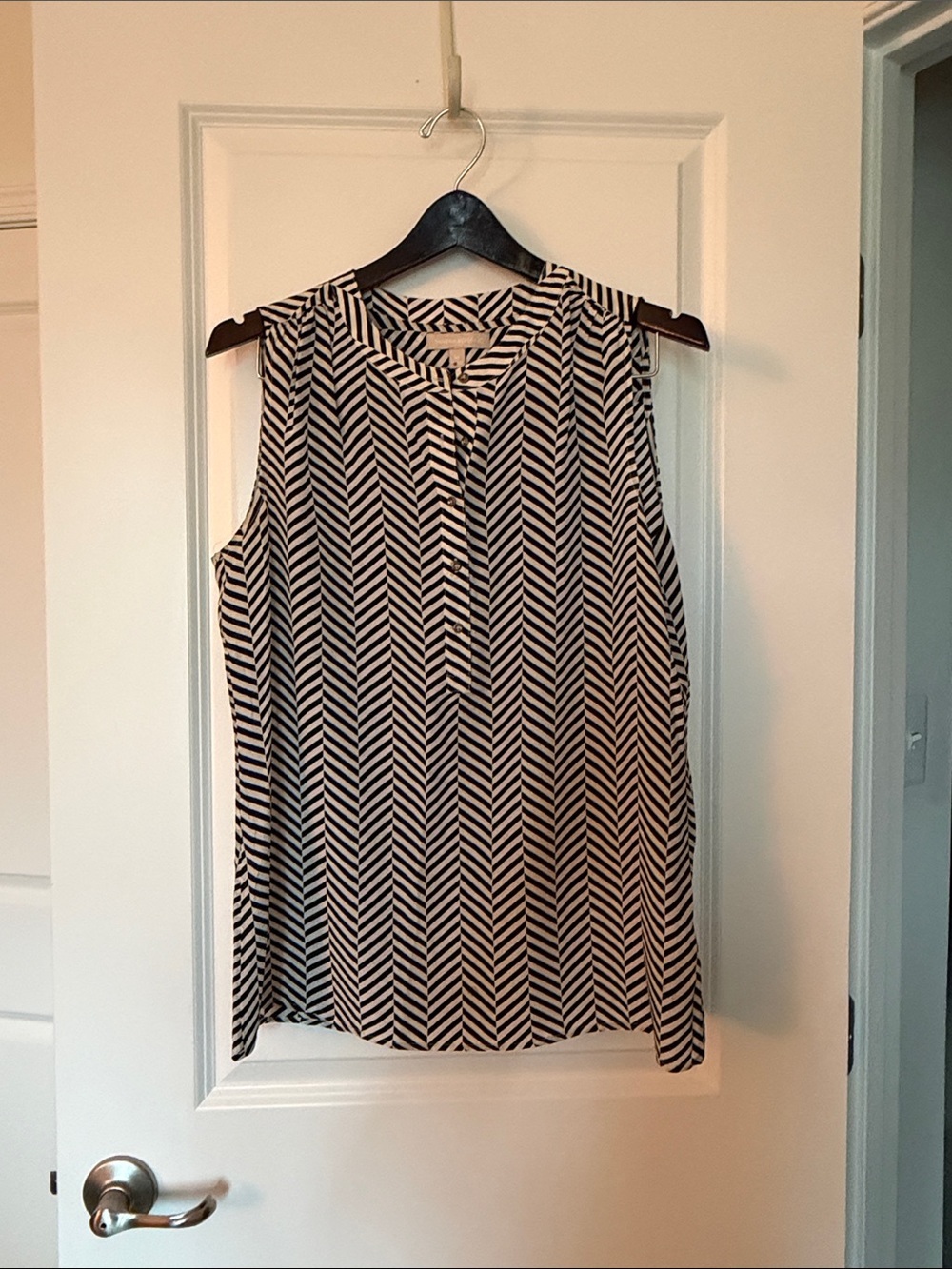 Banana Republic 100% Silk Black and White Chevron Sleeveless Camisole